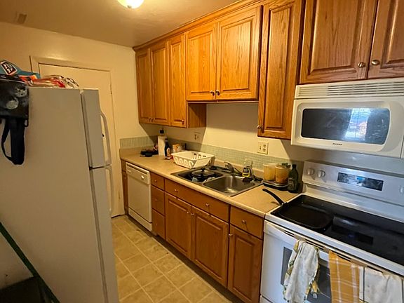 5th image of 311 Loudon Rd APT 311