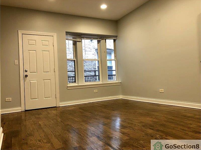 1st image of 128 E Garfield Blvd