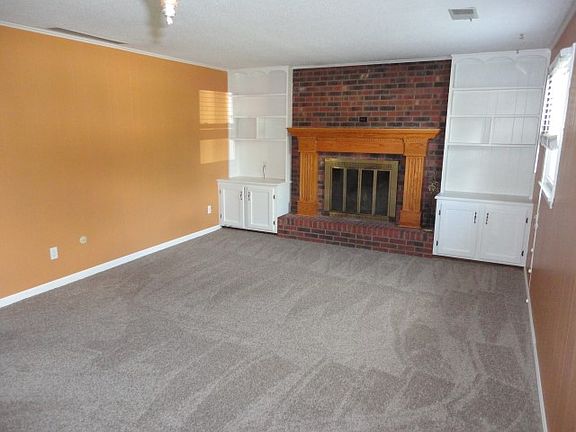 4th image of 4277 Hilldale Dr