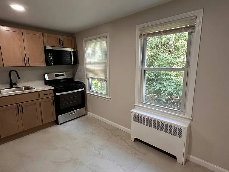 14 Byron Pl #2 — Photo 2