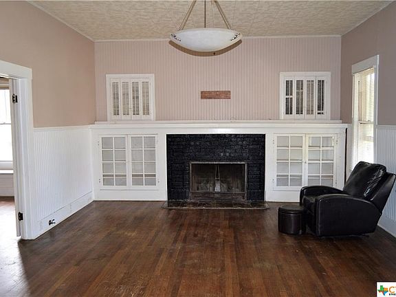 4th image of 303 N Avenue C Ave