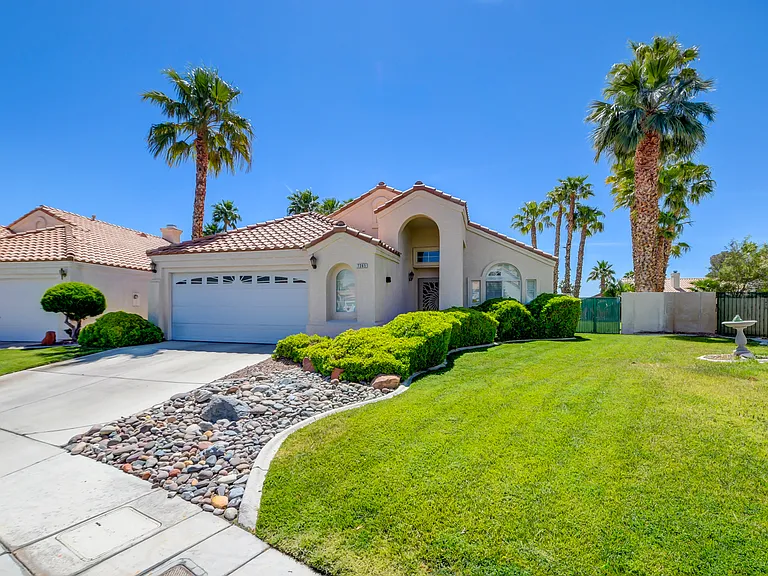7365 Tamarind Ave — Photo 3