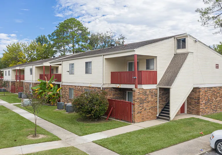 Cedarwood Apartments — Photo 16