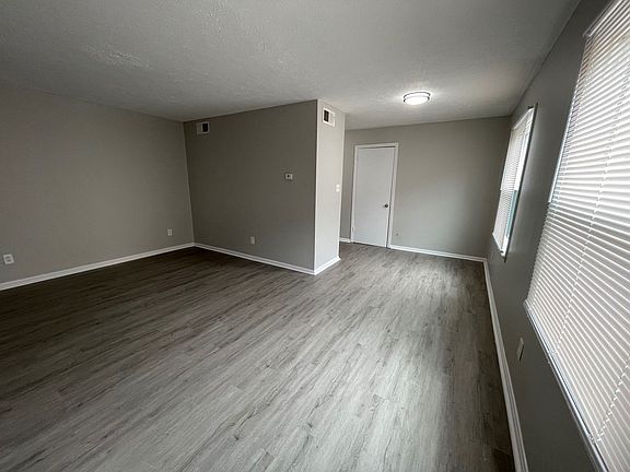 5th image of 1029 Cross Keys Rd APT 11