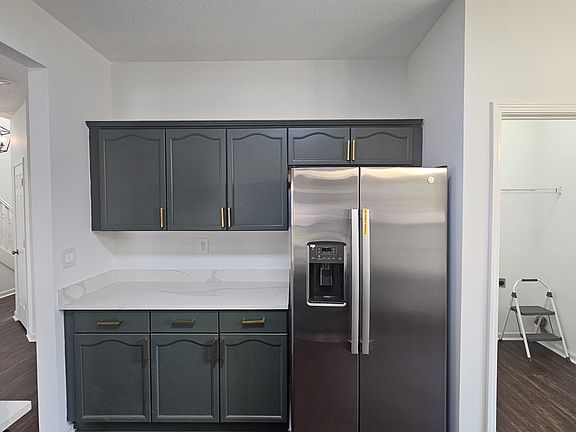3rd image of 7122 Queens Crown Ct