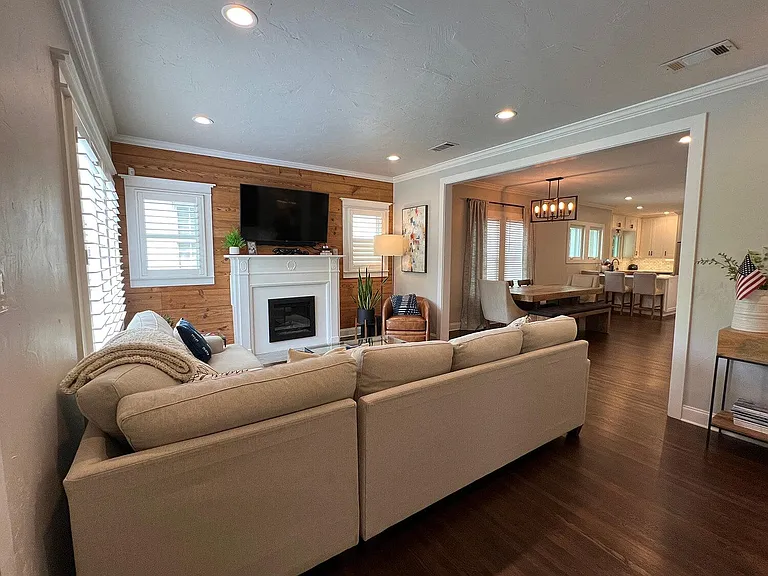 5743 Vanderbilt Ave — Photo 6