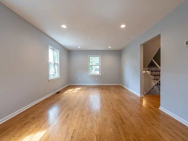 208 Huntington Ln — Photo 13