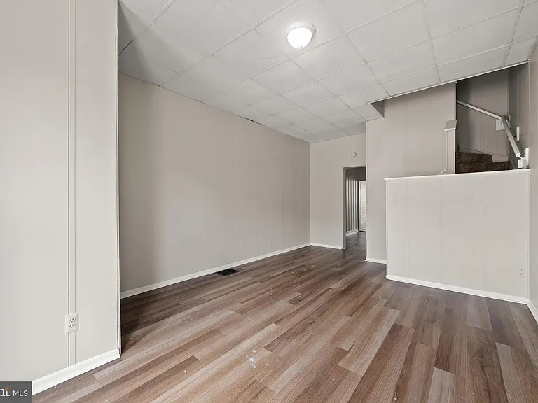 225 N Luzerne Ave — Photo 9