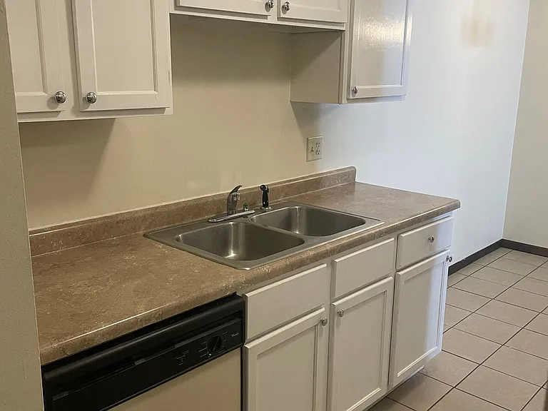 Pinecrest Apartments — Photo 35