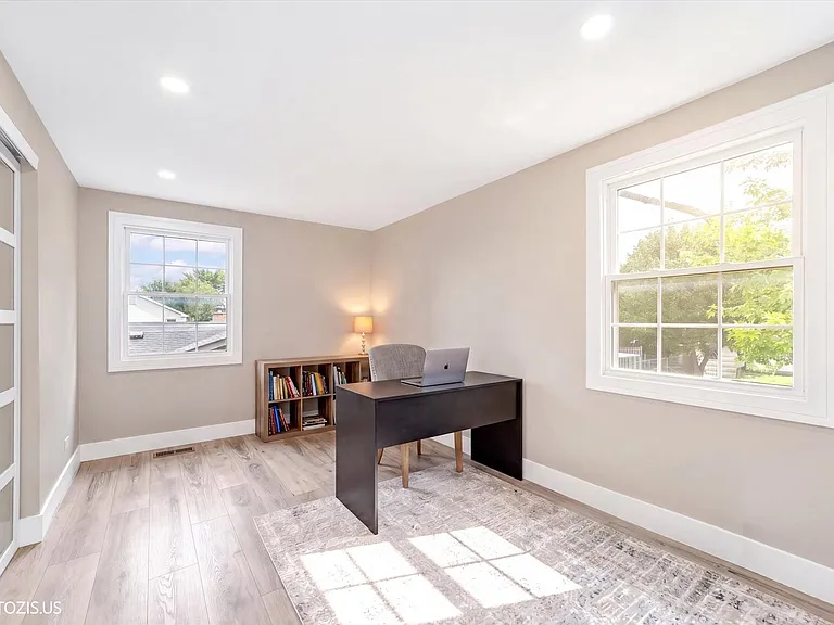 1111 Plum Grove Cir — Photo 32