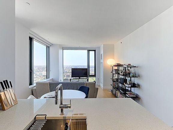 5th image of 167 Willoughby St #43F