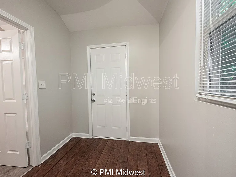 1439 S East St — Photo 15