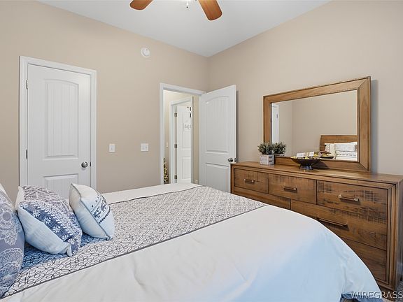 3rd image of 315 Bradford Ln