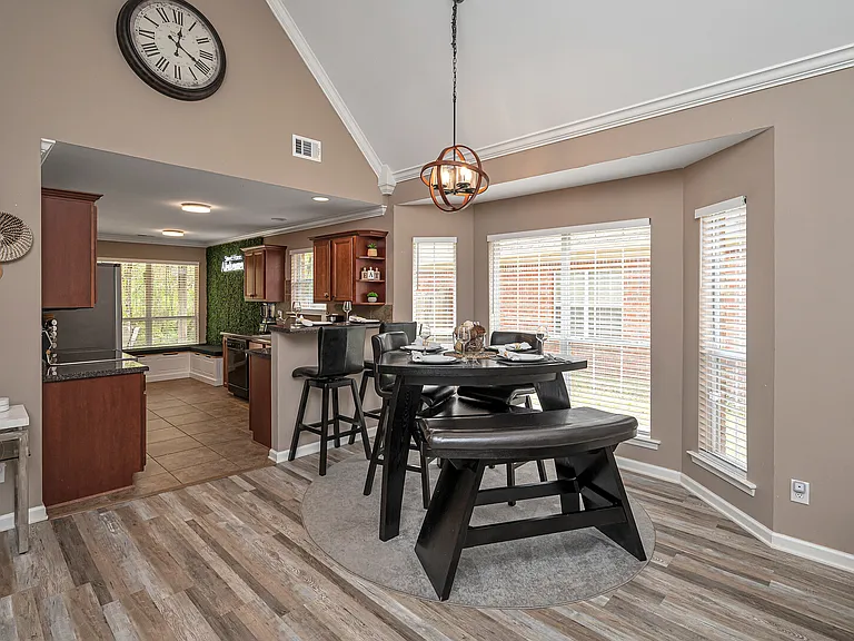 Willow Glenn Dr — Photo 7