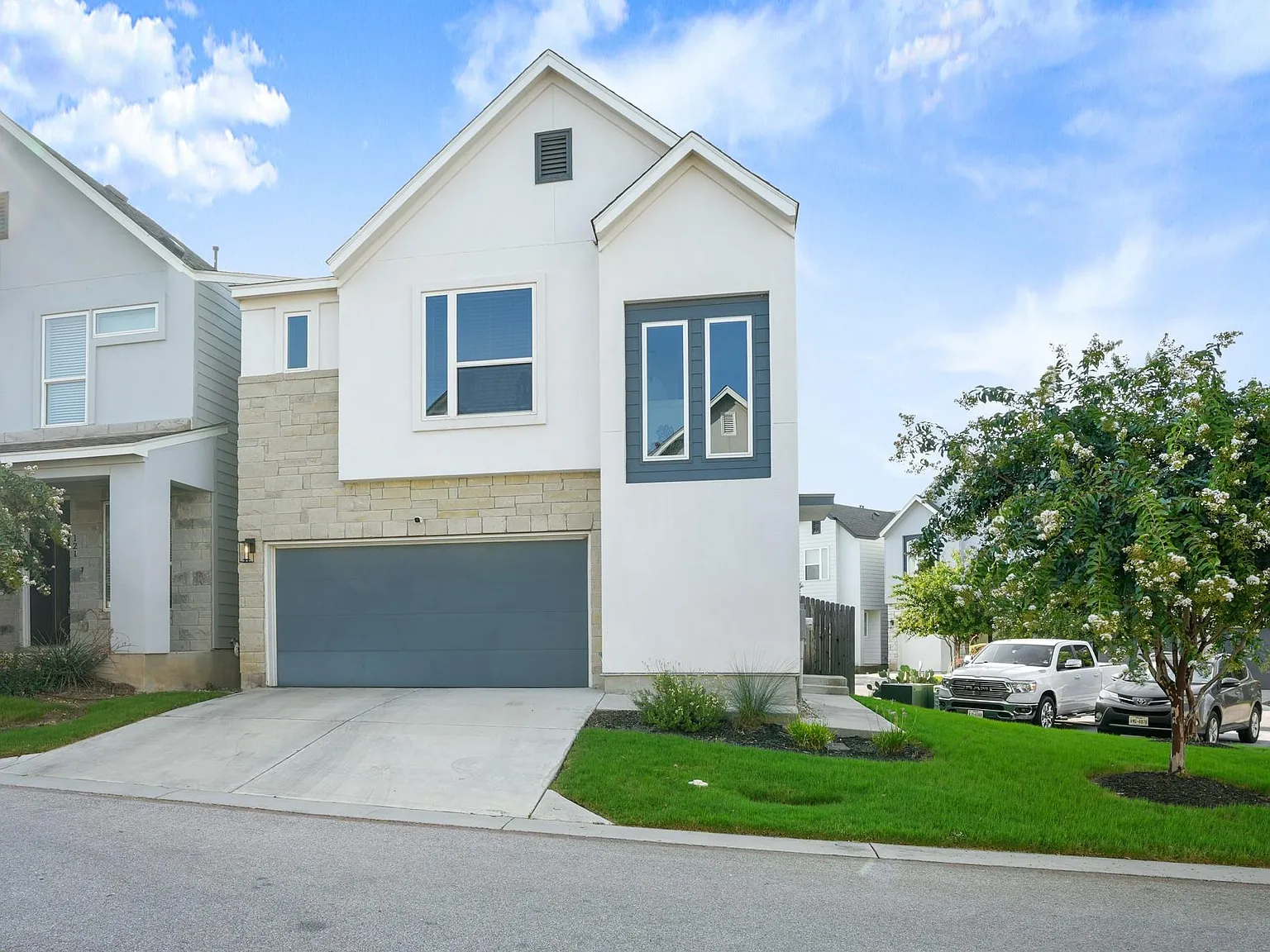 3 bed, 2.5 bath, 1836 sqft, $2,250 — Photo 2