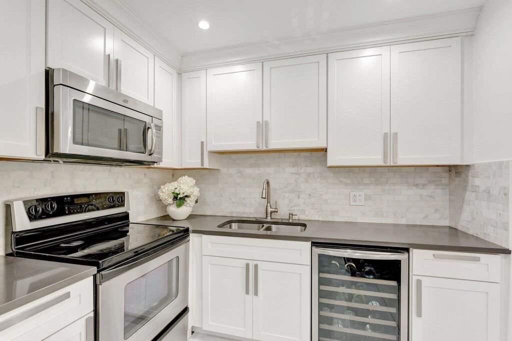 138 S Cypress Rd APT 224, photo 6