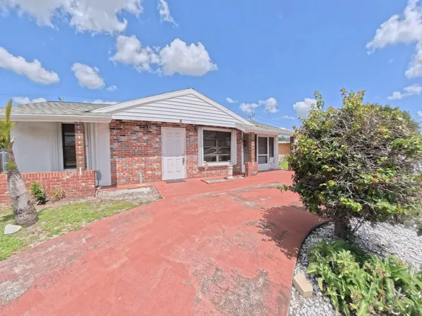 372 NW Airoso Boulevard, Port St Lucie, FL 34983