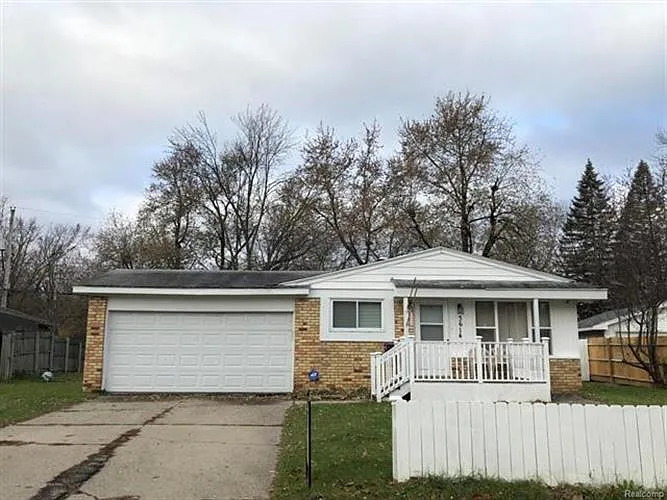3614 Berwick Dr photo 1