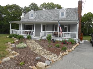 399 Blossom Hill Dr, Fall River, MA 02722