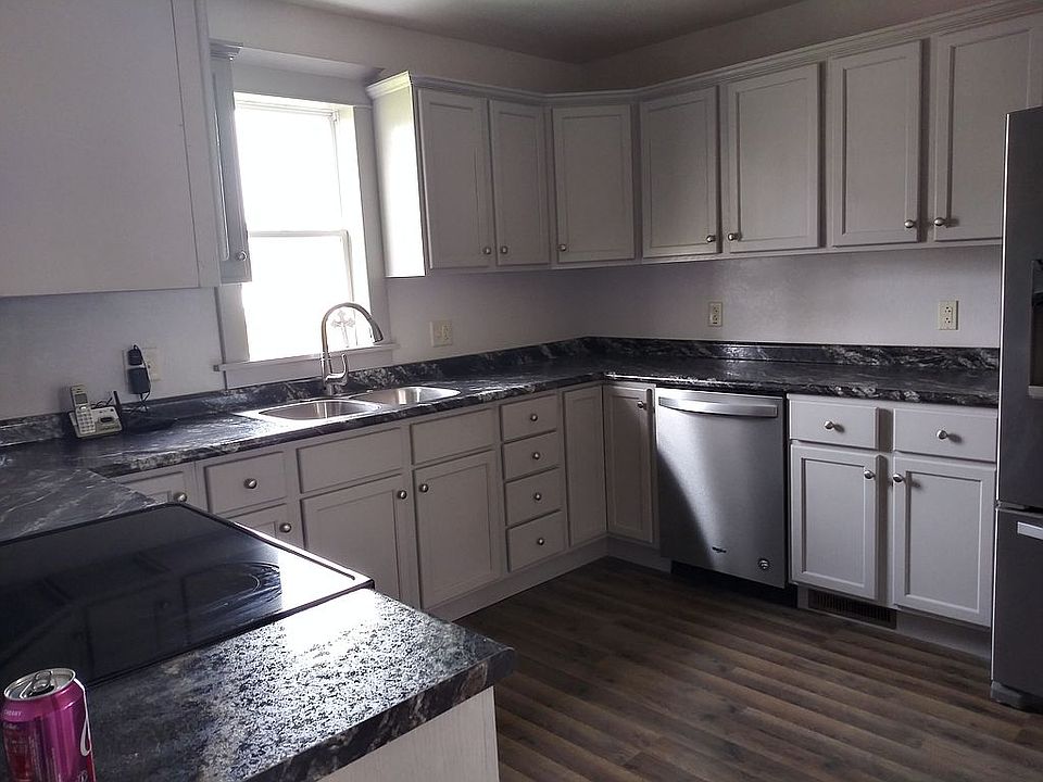 Kitchen 11'6" x 17'