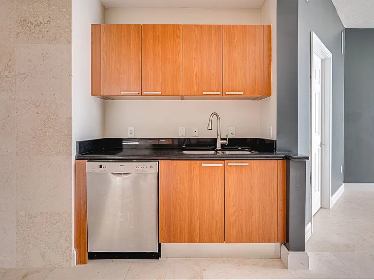 231 Riverside Dr #2606 — Photo 7