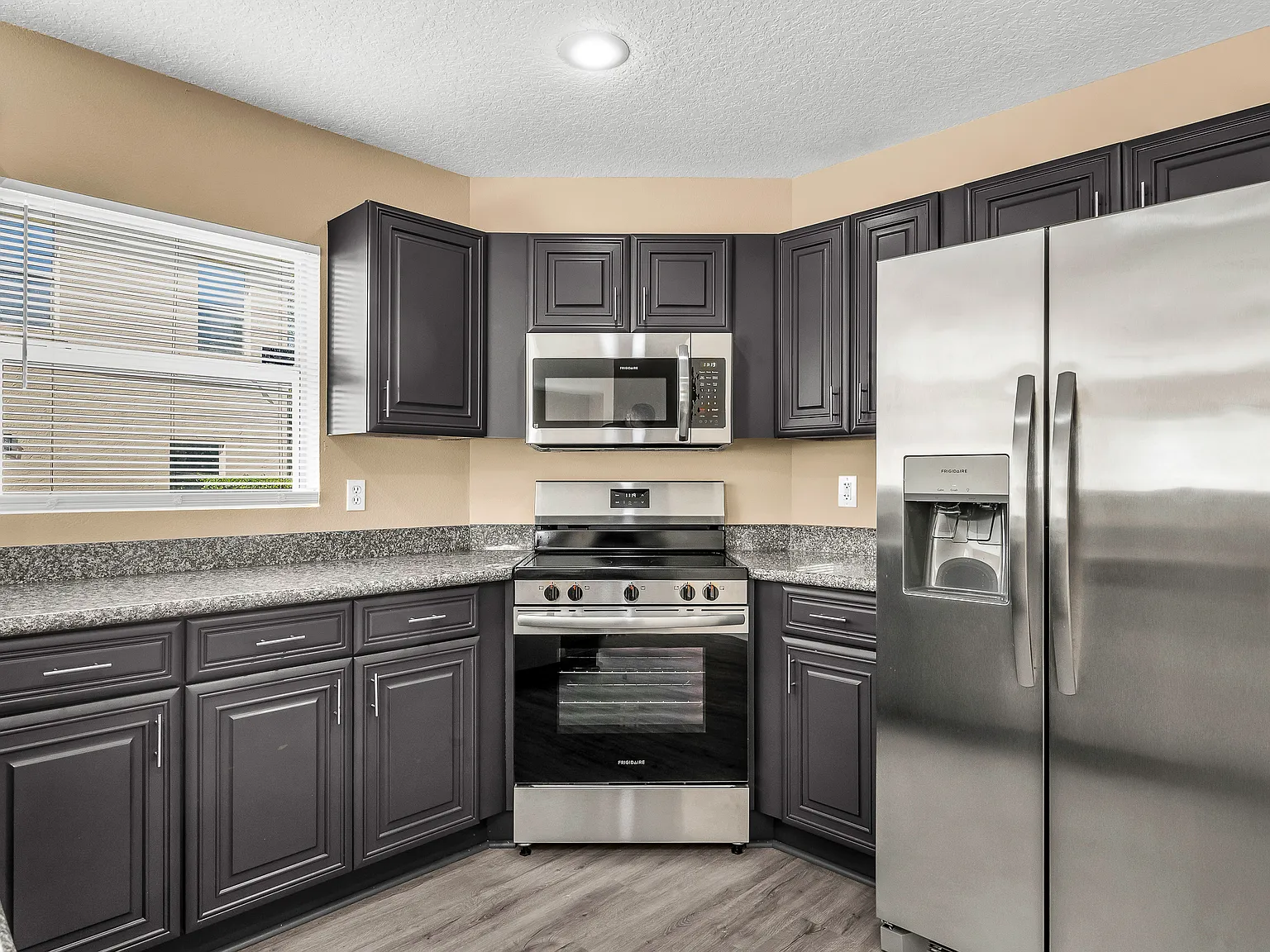 3 bed, 2.5 bath, 1450 sqft, $2,999 — Photo 3