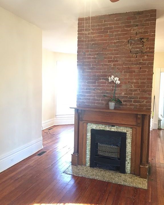 1st image of 673 Headley Ave