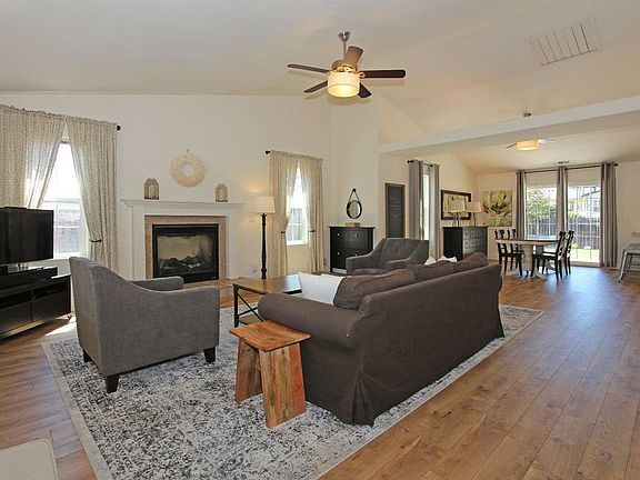 3rd image of 2612 Royal Park Dr