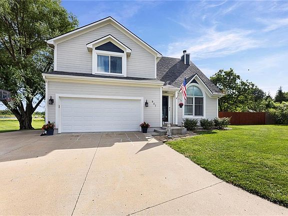 2nd image of 907 Rosewood Ct