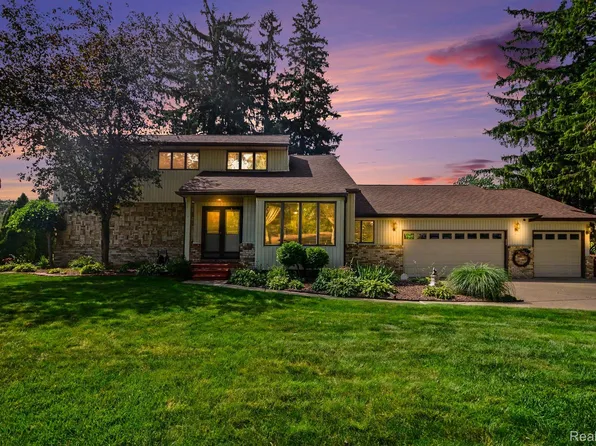 52905 Heatherway Dr, Shelby Township, MI 48316