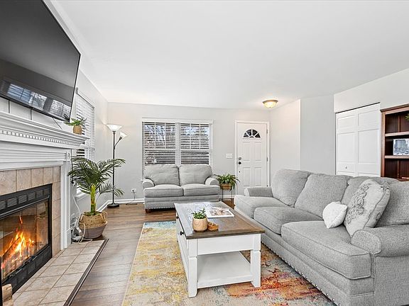 3rd image of 1059 Walker Ct