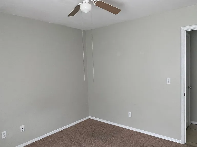 111-113 Cherokee — Photo 12