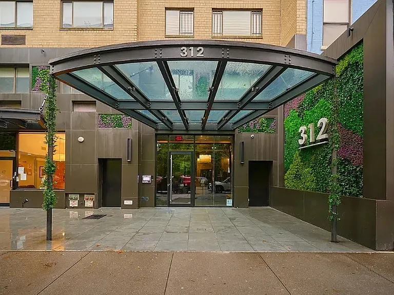 312 E 30th St #15B — Photo 12