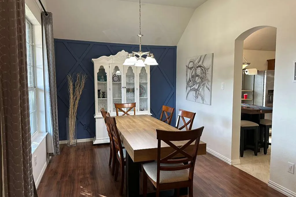 3 bed, 1933 sqft, $5,000 — Photo 2