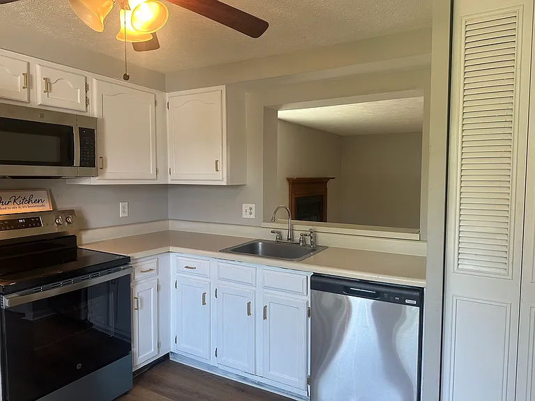 8414 Klarey Ct — Photo 4