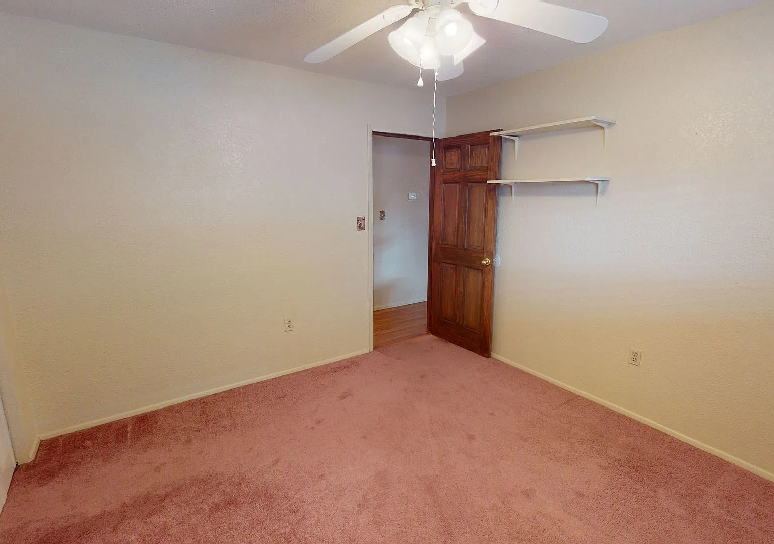 Newly remodeled 3 bedrooms, 2 bath home — Photo 3