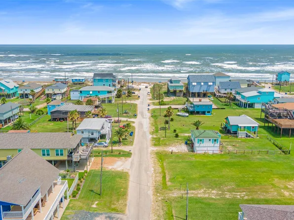 223 Coral Ct, Surfside Beach, TX 77541