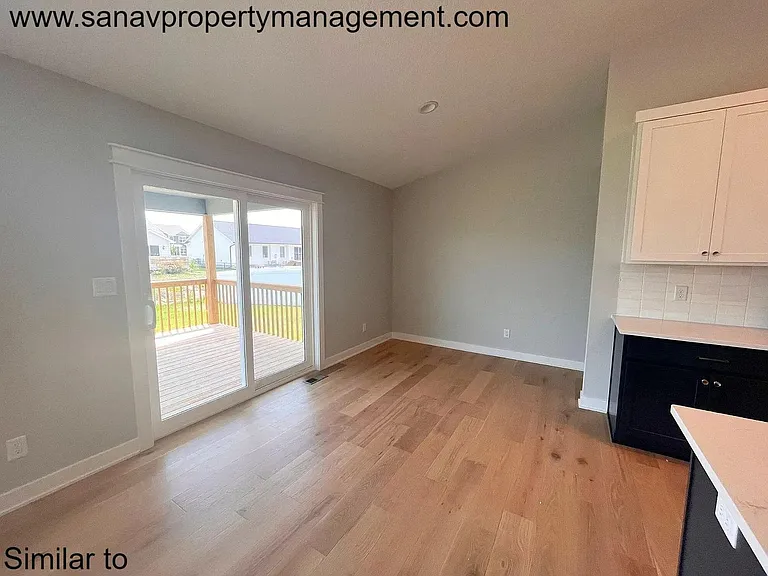 690 SE Mesa Dr — Photo 28