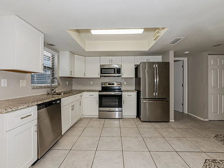 4277 Lancaster Dr — Photo 6