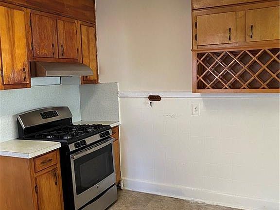 3rd image of 2024 Evergreen Pl