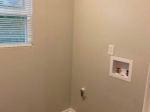 4th image of 736 Sylvan Dr