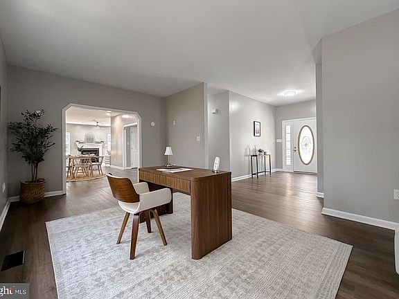2nd image of 3815 Catesby Oak Ct