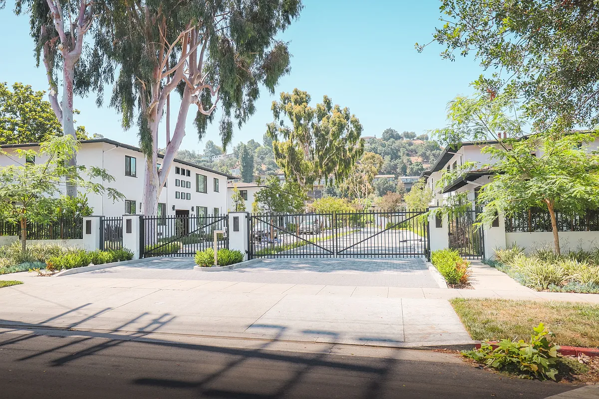Building Photo - Yosemite Garden Apartments