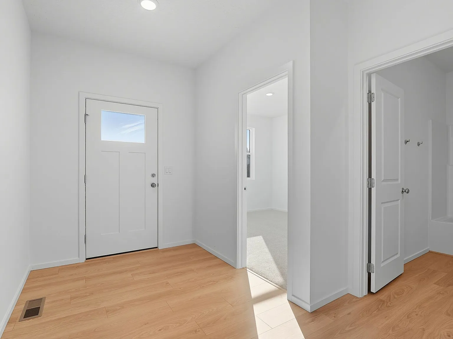 3 bed, 1840 sqft, $2,575 — Photo 2