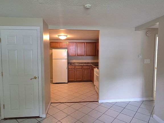 5th image of 11 Lancelot Ct APT 7