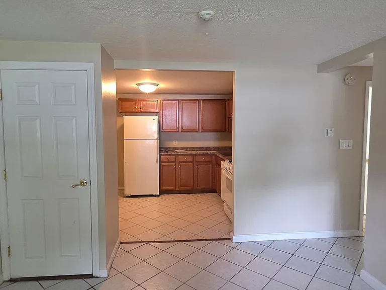 11 Lancelot Ct #7 — Photo 5
