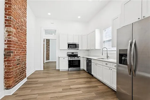 1537 Louisa St — Photo 4