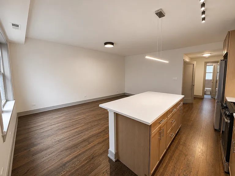 1902 W Pratt Blvd #B-1 — Photo 4