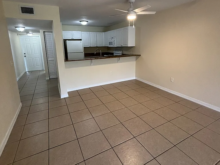 25050 Sandhill Blvd #1A3 — Photo 4