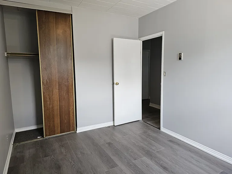 358 Queenston St — Photo 9
